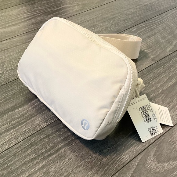Lululemon Everywhere Belt Bag White Opal NWT ORIGINAL EBB - Picture 6 of 11